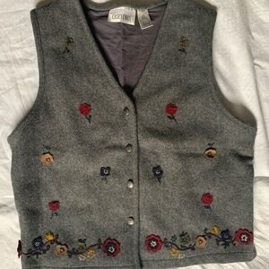 Case and Max wool blend vest with aplique and detailed buttons, size L